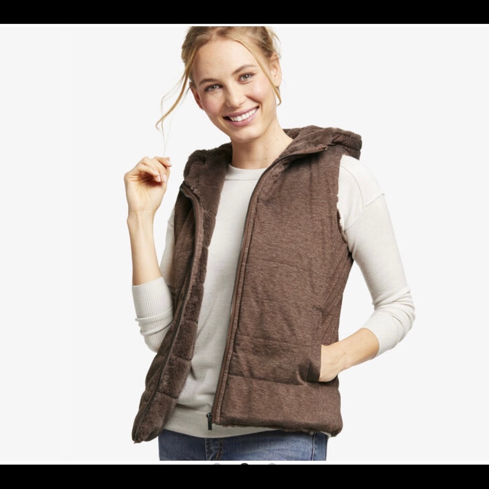 NWT 🍁 Reversible Faux-Fur Teddy Hooded Vest - Picture 1 of 5